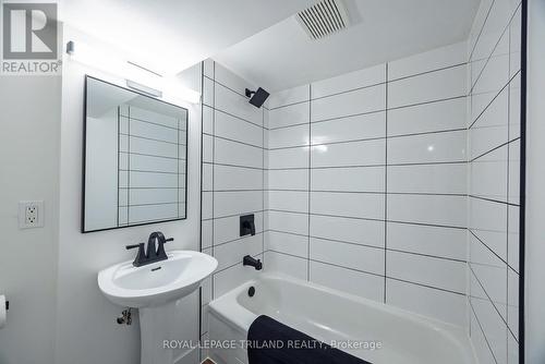 73 Mcleod Crescent, London North (North H), ON - Indoor Photo Showing Bathroom