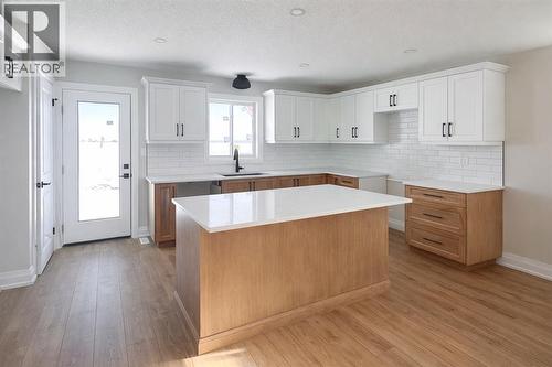 639 Ketter Way, Plympton-Wyoming, ON - Indoor Photo Showing Kitchen