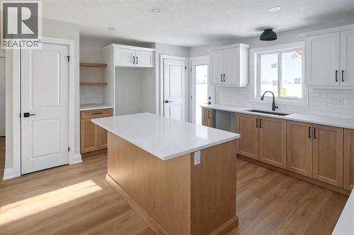 639 Ketter Way, Plympton-Wyoming, ON - Indoor Photo Showing Kitchen