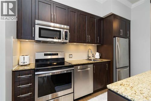 420 1395 Bear Mountain Pkwy, Langford, BC - Indoor Photo Showing Kitchen With Stainless Steel Kitchen