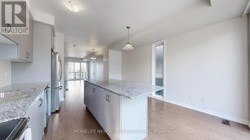 1697 Bur Oak Avenue, Markham, ON - Indoor Photo Showing Kitchen With Upgraded Kitchen
