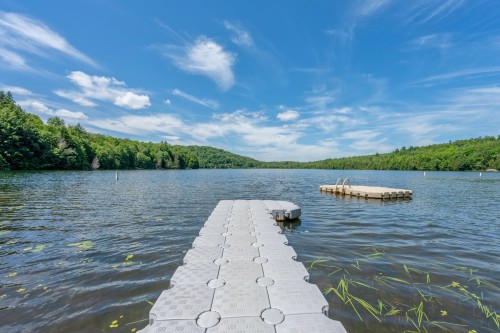 Accès au plan d'eau - 215 Ch. Des Chênes, Amherst, QC 