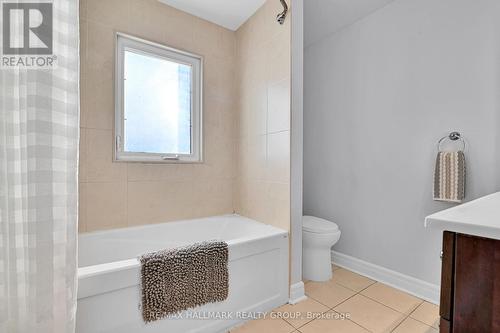 Main bathroom 4 piece - 6 Centennial Boulevard, Ottawa, ON - Indoor Photo Showing Bathroom