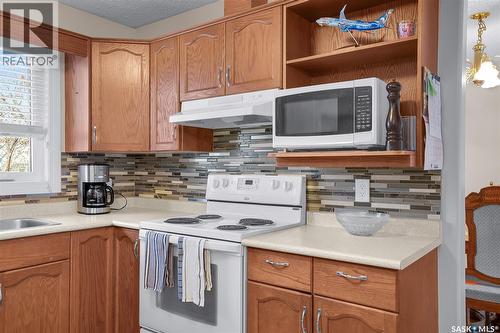 407 Bowman Crescent, Saskatoon, SK - Indoor Photo Showing Kitchen