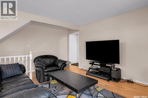 407 Bowman Crescent, Saskatoon, SK - Indoor Photo Showing Living Room