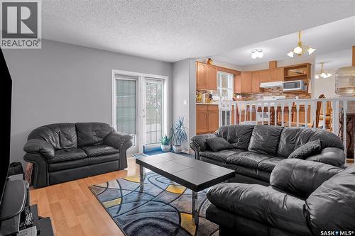 407 Bowman Crescent, Saskatoon, SK - Indoor Photo Showing Living Room