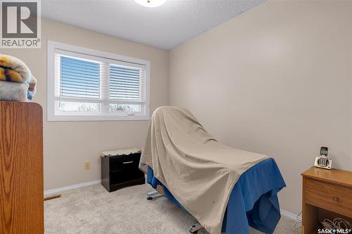 407 Bowman Crescent, Saskatoon, SK - Indoor Photo Showing Bedroom