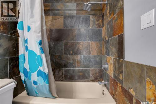 407 Bowman Crescent, Saskatoon, SK - Indoor Photo Showing Bathroom