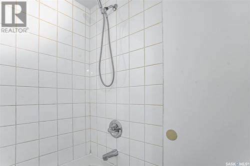 407 Bowman Crescent, Saskatoon, SK - Indoor Photo Showing Bathroom