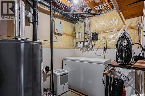 407 Bowman Crescent, Saskatoon, SK - Indoor Photo Showing Laundry Room