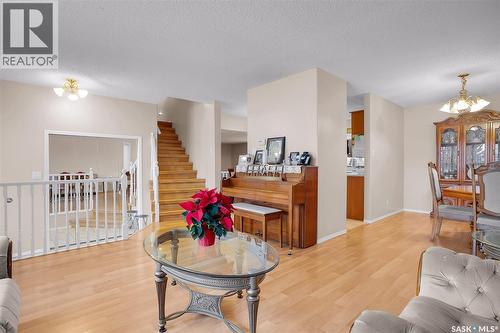 407 Bowman Crescent, Saskatoon, SK - Indoor Photo Showing Living Room
