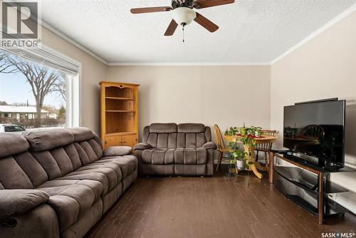 725 Mctavish Street, Regina, SK - Indoor Photo Showing Living Room