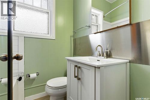 1929 Toronto Street, Regina, SK - Indoor Photo Showing Bathroom