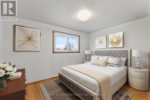 88 Glen Valley Drive, Hamilton, ON - Indoor Photo Showing Bedroom