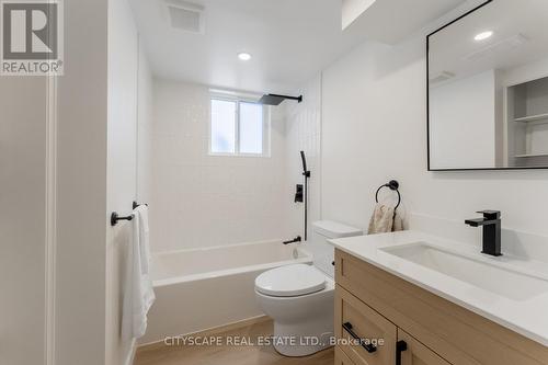 79 Henry Street, Cambridge, ON - Indoor Photo Showing Bathroom