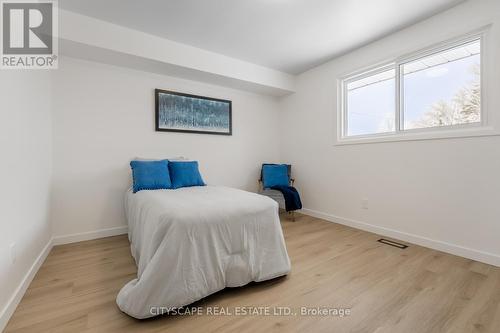 79 Henry Street, Cambridge, ON - Indoor Photo Showing Bedroom