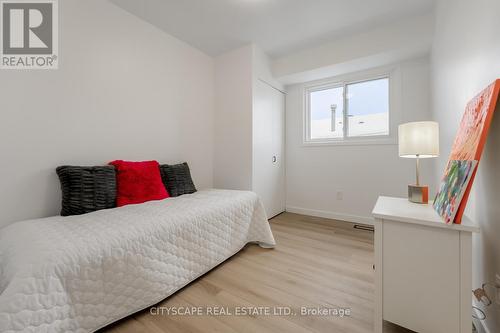79 Henry Street, Cambridge, ON - Indoor Photo Showing Bedroom
