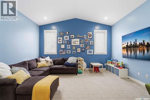 223 Underhill Way, Saskatoon, SK - Indoor Photo Showing Living Room