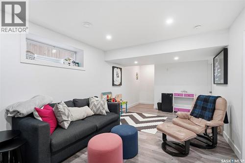 223 Underhill Way, Saskatoon, SK - Indoor Photo Showing Living Room
