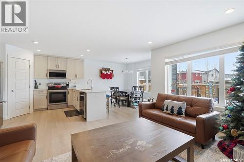 223 Underhill Way, Saskatoon, SK - Indoor Photo Showing Living Room
