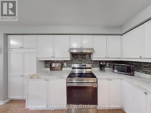 3896 Lacman Trail, Mississauga, ON - Indoor Photo Showing Kitchen