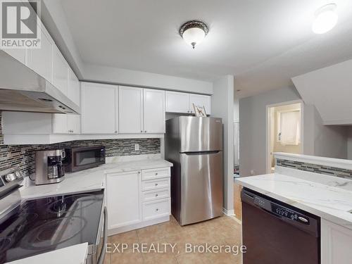 3896 Lacman Trail, Mississauga, ON - Indoor Photo Showing Kitchen