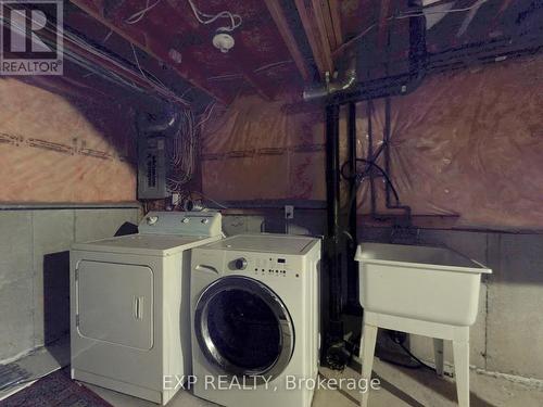 3896 Lacman Trail, Mississauga, ON - Indoor Photo Showing Laundry Room