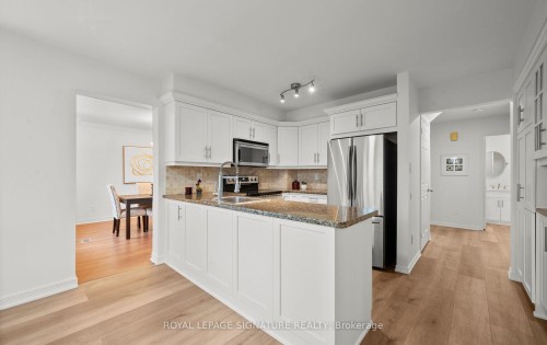 2035 Folkway Drive, Mississauga, ON - Indoor Photo Showing Kitchen