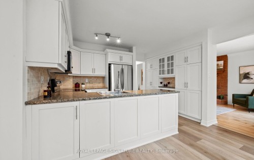 2035 Folkway Drive, Mississauga, ON - Indoor Photo Showing Kitchen