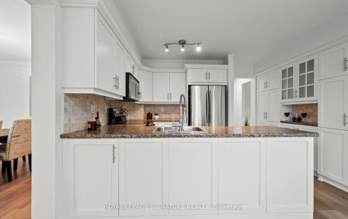 2035 Folkway Drive, Mississauga, ON - Indoor Photo Showing Kitchen