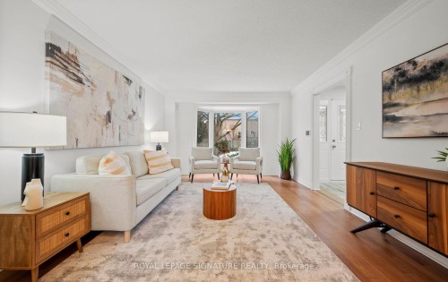 2035 Folkway Drive, Mississauga, ON - Indoor Photo Showing Living Room