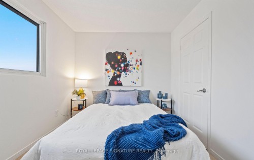 2035 Folkway Drive, Mississauga, ON - Indoor Photo Showing Bedroom