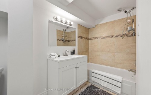 2035 Folkway Drive, Mississauga, ON - Indoor Photo Showing Bathroom