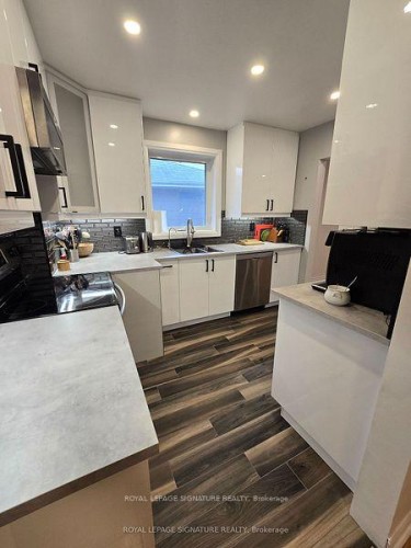 1228 Canvey Crescent, Mississauga, ON - Indoor Photo Showing Kitchen With Double Sink