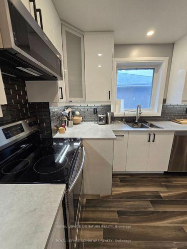 1228 Canvey Crescent, Mississauga, ON - Indoor Photo Showing Kitchen With Double Sink