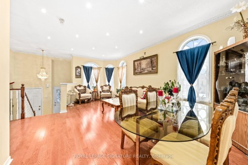 687 Twain Avenue, Mississauga, ON - Indoor Photo Showing Dining Room