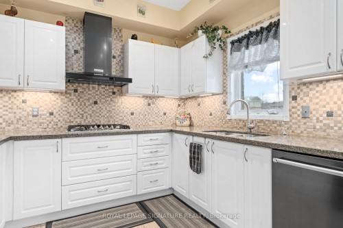687 Twain Avenue, Mississauga, ON - Indoor Photo Showing Kitchen With Upgraded Kitchen