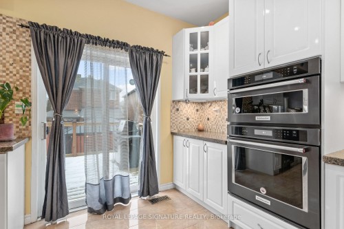 687 Twain Avenue, Mississauga, ON - Indoor Photo Showing Kitchen