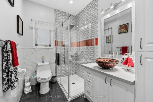 687 Twain Avenue, Mississauga, ON - Indoor Photo Showing Bathroom