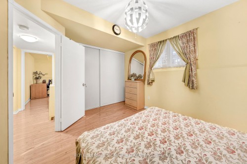 687 Twain Avenue, Mississauga, ON - Indoor Photo Showing Bedroom