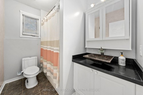 687 Twain Avenue, Mississauga, ON - Indoor Photo Showing Bathroom