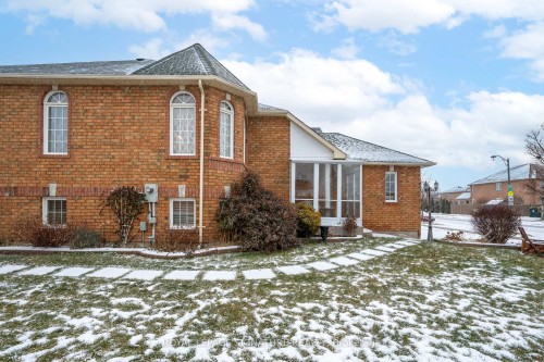 687 Twain Avenue, Mississauga, ON - Outdoor