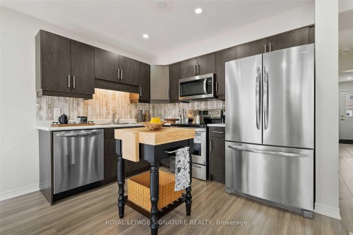 82 Haney Drive, Thorold, ON - Indoor Photo Showing Kitchen With Upgraded Kitchen