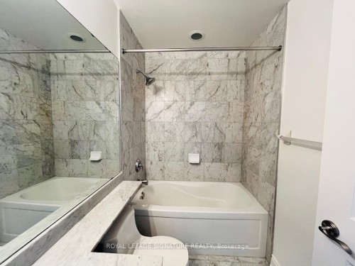 509-10 Bloorview Place, Toronto, ON - Indoor Photo Showing Bathroom
