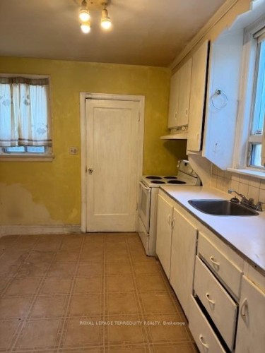 304 Donlands Avenue, Toronto, ON - Indoor Photo Showing Kitchen