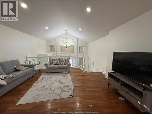 733 Massimo Crescent Unit# Main, Windsor, ON - Indoor Photo Showing Living Room