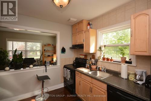 16 Ontario Street W, Mississauga, ON - Indoor Photo Showing Kitchen