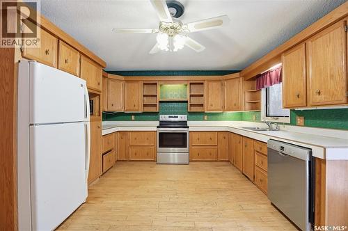 330 Fehr Crescent, Martensville, SK - Indoor Photo Showing Kitchen With Double Sink