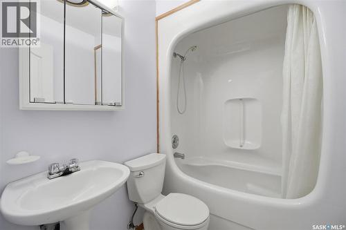 330 Fehr Crescent, Martensville, SK - Indoor Photo Showing Bathroom