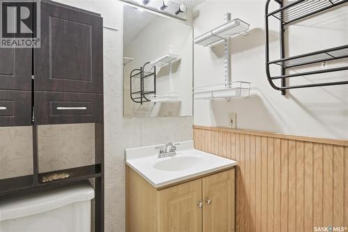 330 Fehr Crescent, Martensville, SK - Indoor Photo Showing Bathroom